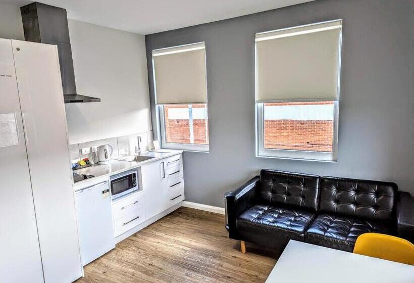 إستوديو قياسى, Mayfair Plaza Motel And Apartments