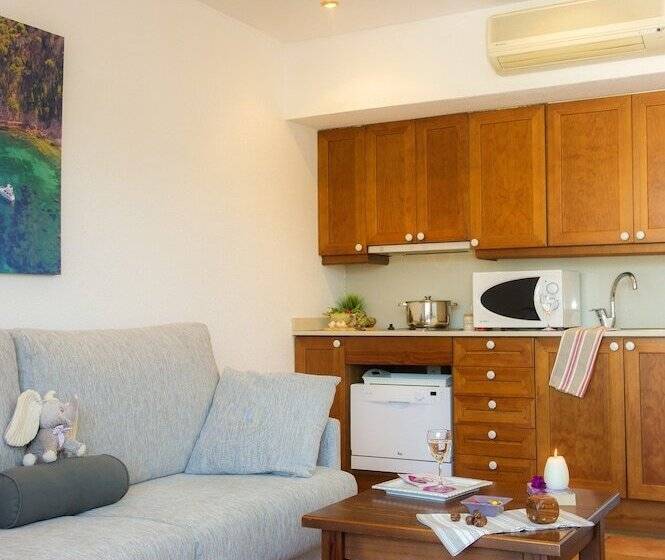 带1个卧室的带海景的公寓, Villa Romana