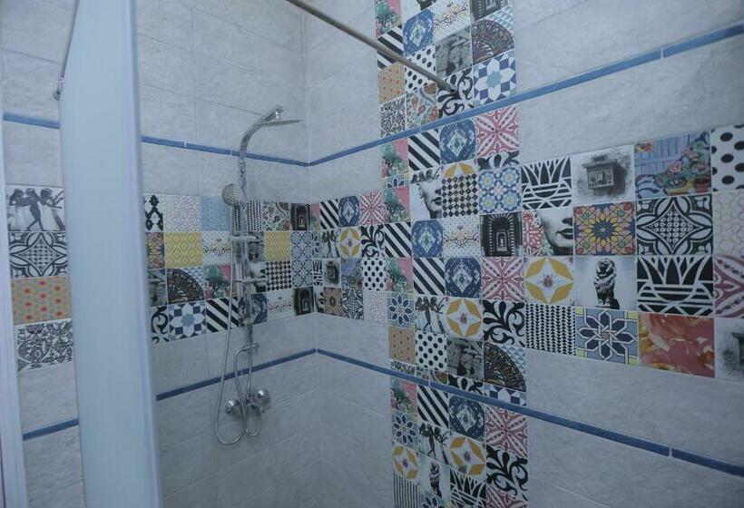 اتاق استاندارد سه نفره, Cairo Hub