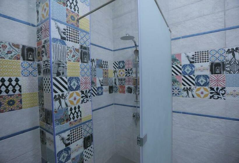 اتاق استاندارد سه نفره, Cairo Hub