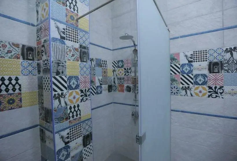 اتاق استاندارد سه نفره, Cairo Hub