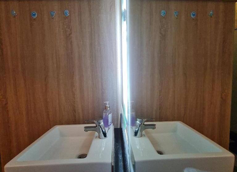 اتاق استاندارد سه نفره, Cairo Hub