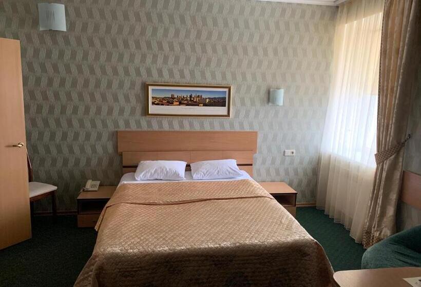 اتاق خانوادگی, Dobrodiy