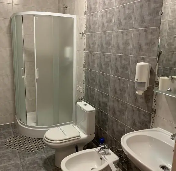 Habitació Estàndard 2 Llits Matrimoni, Dobrodiy