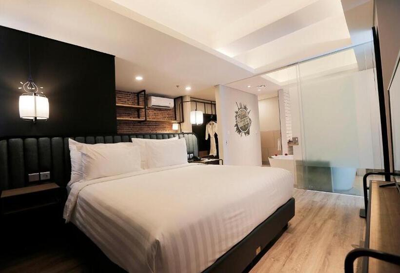 Люкс, Luminor Hotel Purwokerto By Wh