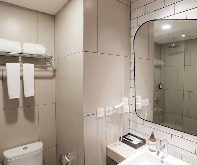 Номер Deluxe, Luminor Hotel Purwokerto By Wh