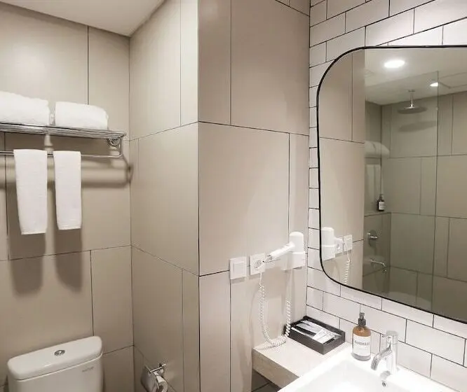 デラックスルーム, Luminor Hotel Purwokerto By Wh