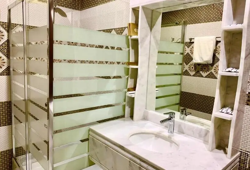 سوئیت جونیور با چشم‌انداز کوهستان, Olive Suites
