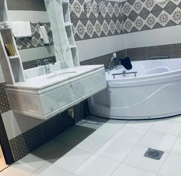 سوئیت با وان آب گرم, Olive Suites