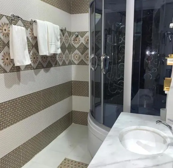 سوییت جونیور, Olive Suites