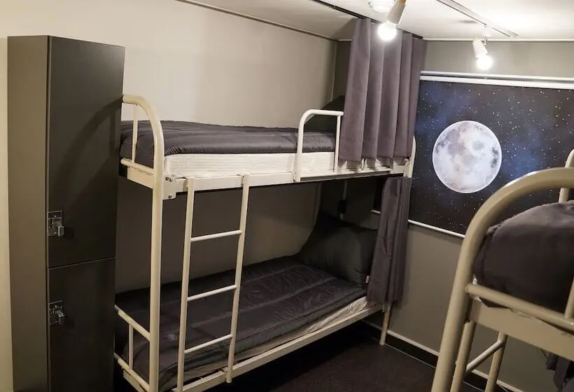 ルームシェアのワンベッド, Apollo Guesthouse
