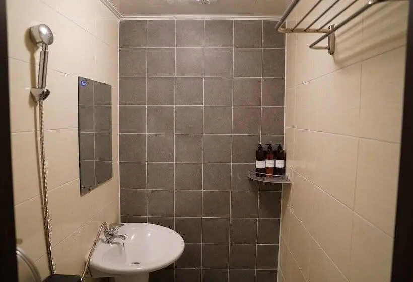 ルームシェアのワンベッド, Apollo Guesthouse