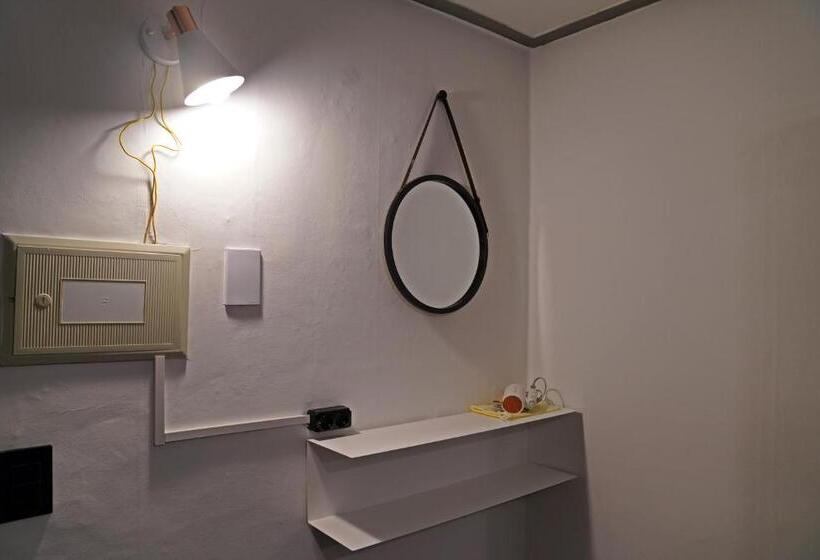 Quarto Triplo Estandar, Apollo Guesthouse