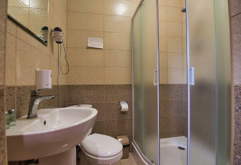 اتاق استاندارد با بالکن, Nicole