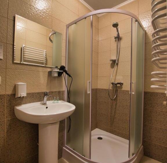 اتاق سوپریور, Nicole