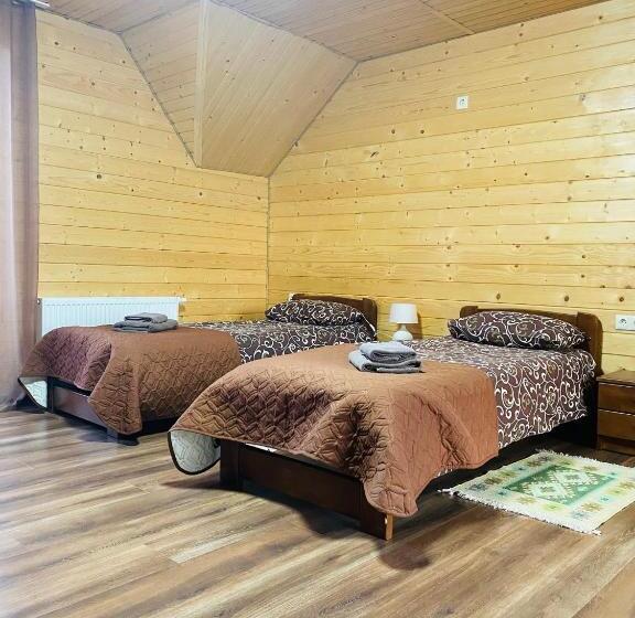 اتاق استاندارد سه نفره, Nicole