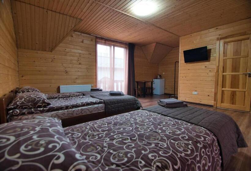 اتاق استاندارد سه نفره, Nicole