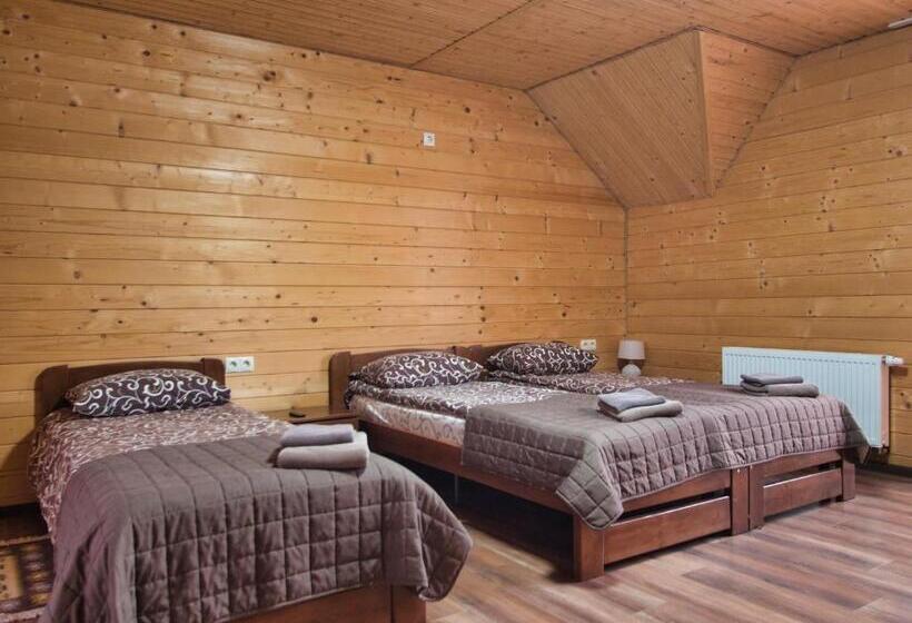 اتاق استاندارد سه نفره, Nicole