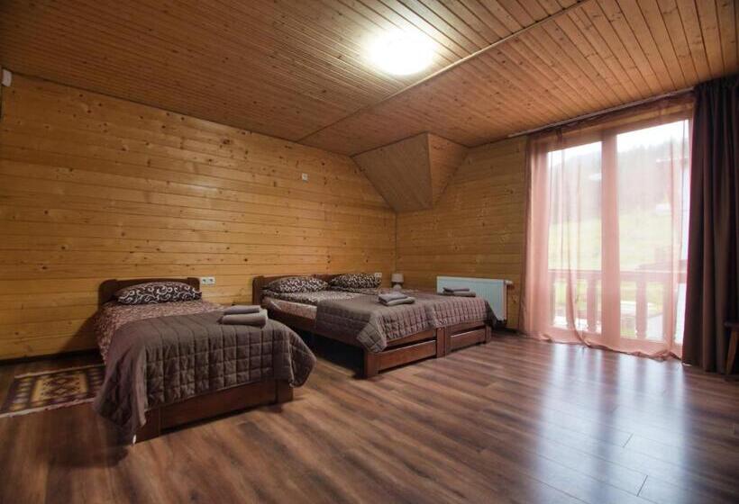 اتاق استاندارد سه نفره, Nicole