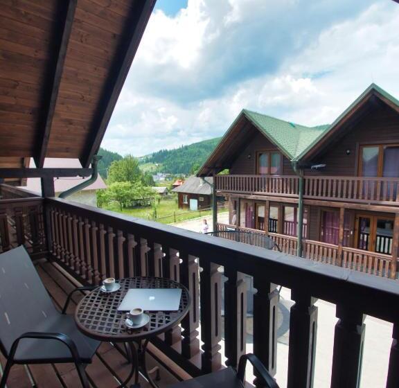 سوییت دوبلکس, Nicole