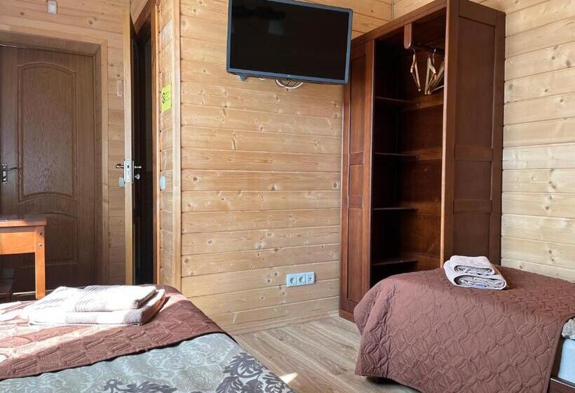 اتاق استاندارد, Nicole