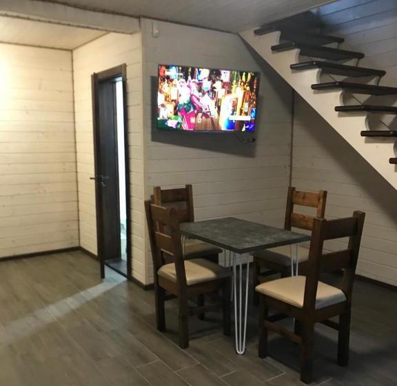 سوییت خانوادگی, Nicole