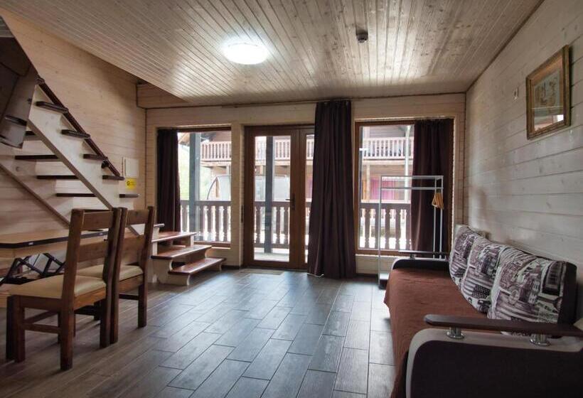 سوییت خانوادگی, Nicole