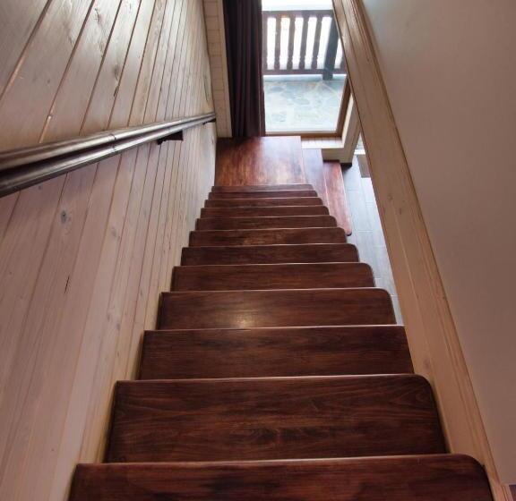 سوییت خانوادگی, Nicole