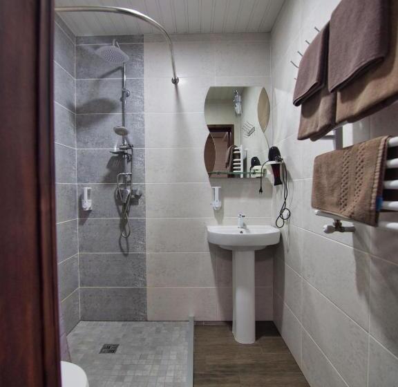 سوییت خانوادگی, Nicole