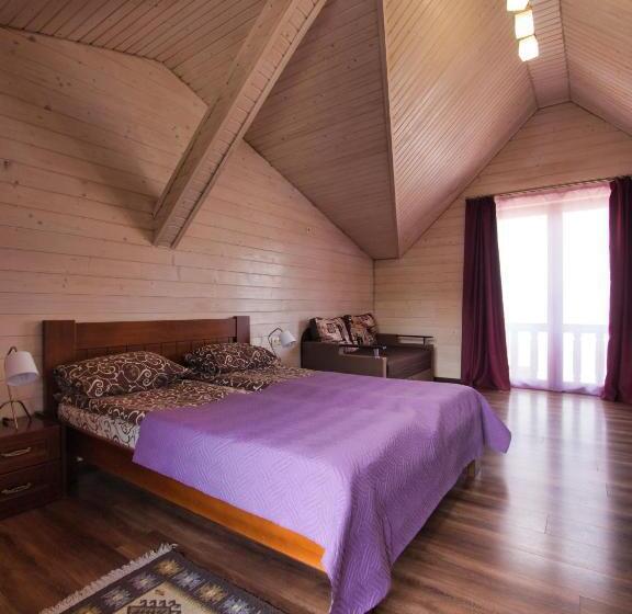 Family Suite, Nicole