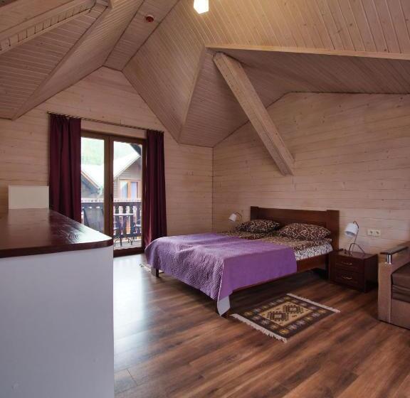 Family Suite, Nicole