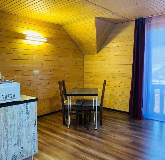 استودیو استاندارد با تخت کینگ, Nicole