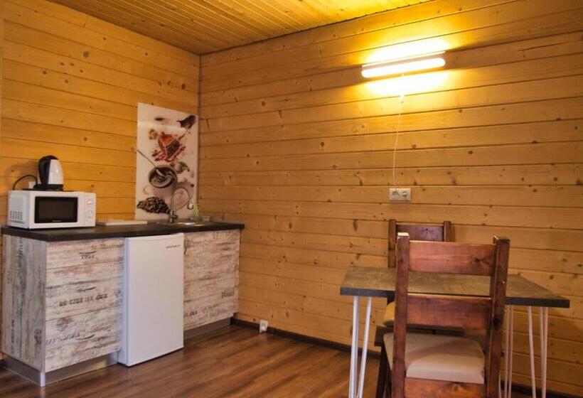 استودیو استاندارد با تخت کینگ, Nicole