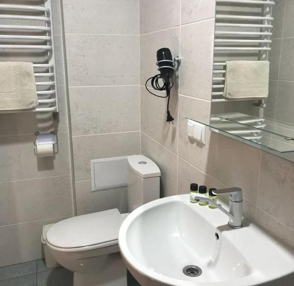 اتاق استاندارد چهار تخته, Nicole