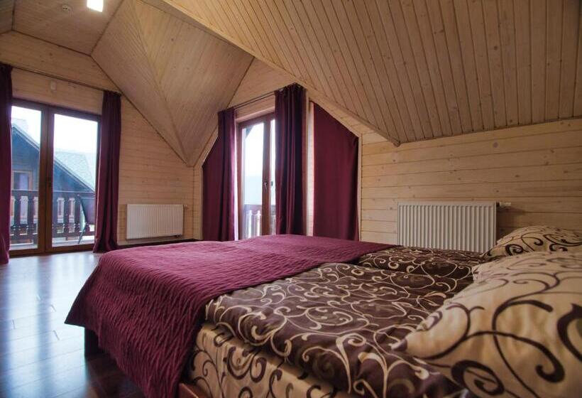 سوییت دوبلکس, Nicole