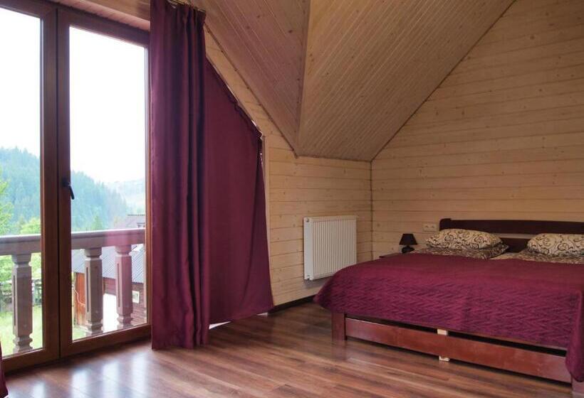 سوییت دوبلکس, Nicole