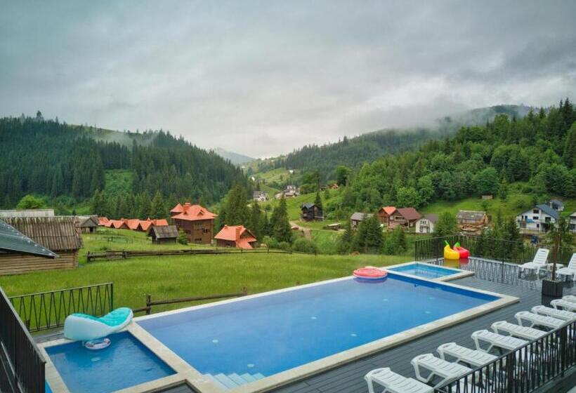 سوییت خانوادگی, Nicole