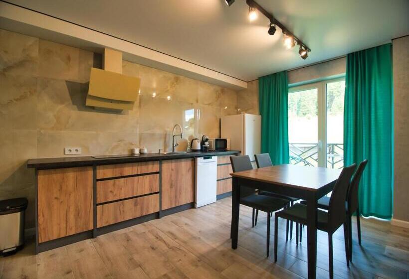 آپارتمان 1 خوابه با چشم‌انداز, Nicole