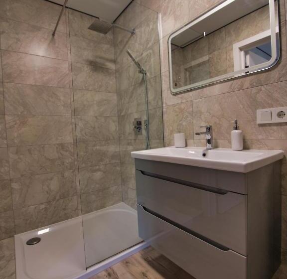 آپارتمان 1 خوابه با چشم‌انداز, Nicole