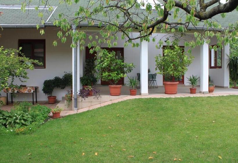 ویلای 2 خوابه, Boulevard Garden House   Free And Save Parking In The Yard