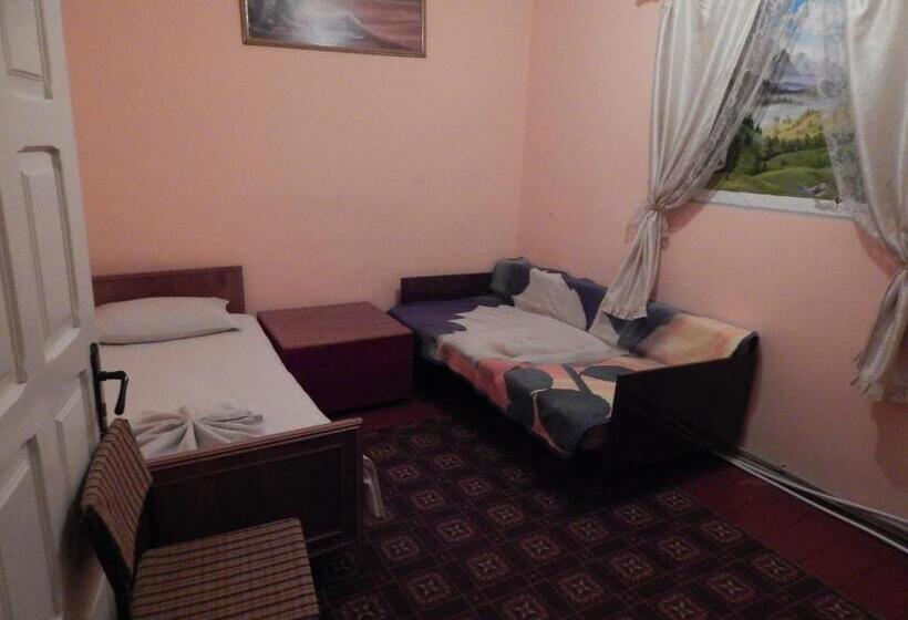 Klassisches 4-Bett-Zimmer, садиба достаток