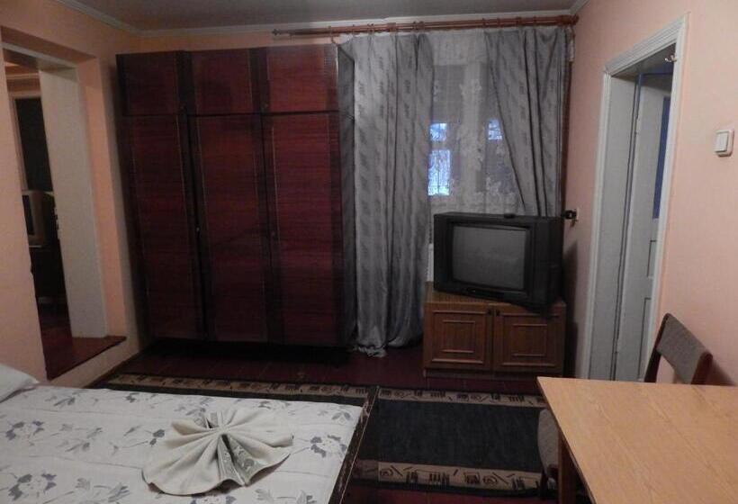 Klassisches 4-Bett-Zimmer, садиба достаток