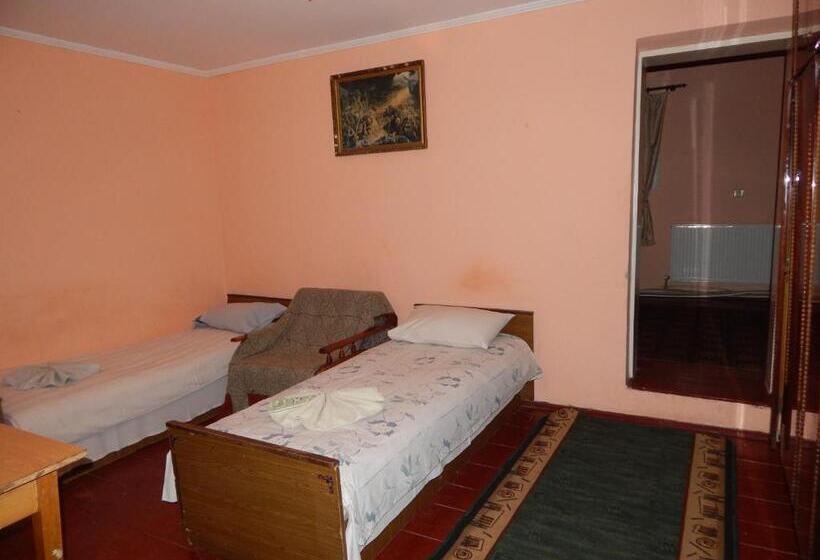 Klassisches 4-Bett-Zimmer, садиба достаток