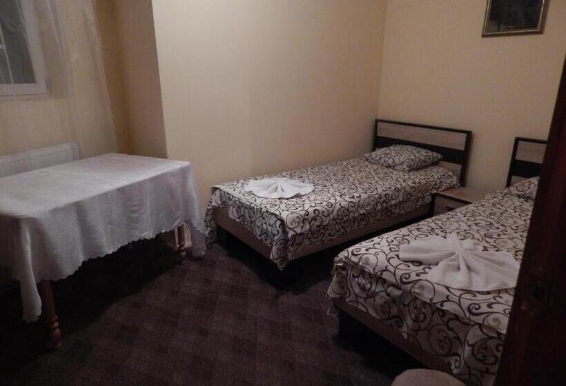 2 Schlafzimmer Suite, садиба достаток