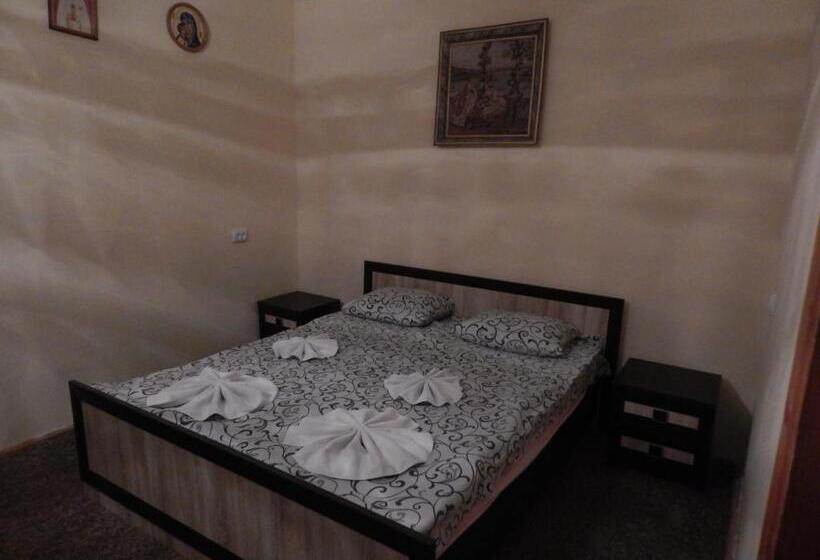 2 Schlafzimmer Suite, садиба достаток