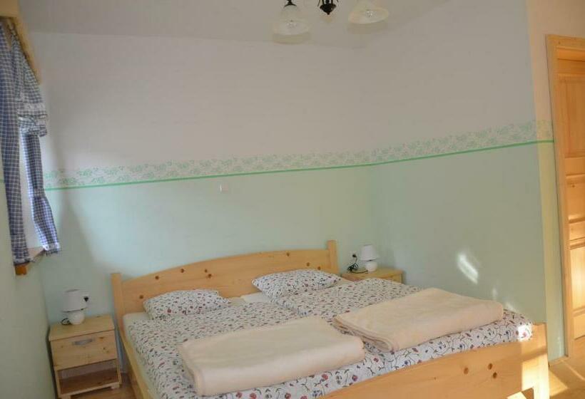 اتاق استاندارد, Farmhouse štiftar