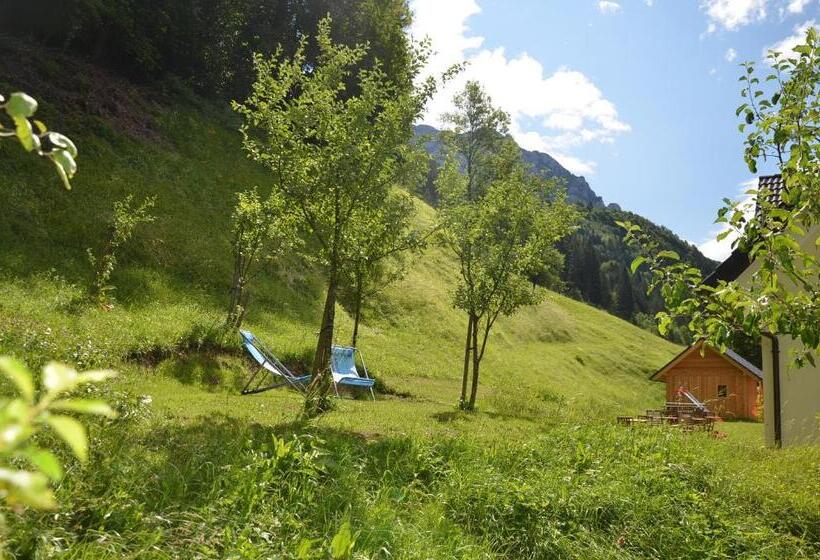 استودیوی استاندارد, Farmhouse štiftar