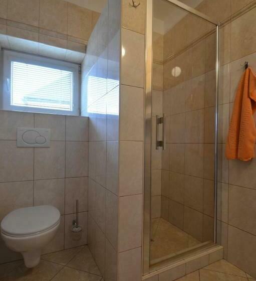 家庭工作室, Flora