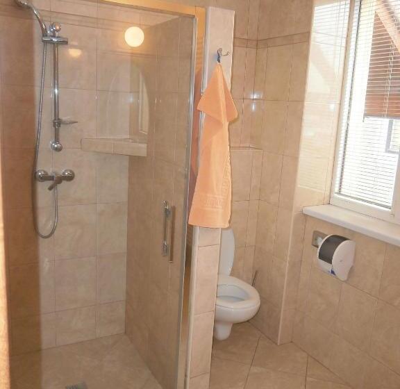 标准工作室, Flora