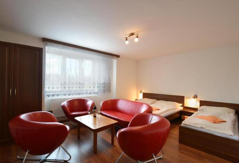 家庭工作室, Flora